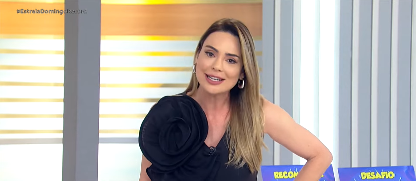 Rachel Sheherazade no extinto Domingo Record (Créditos: Reprodução)