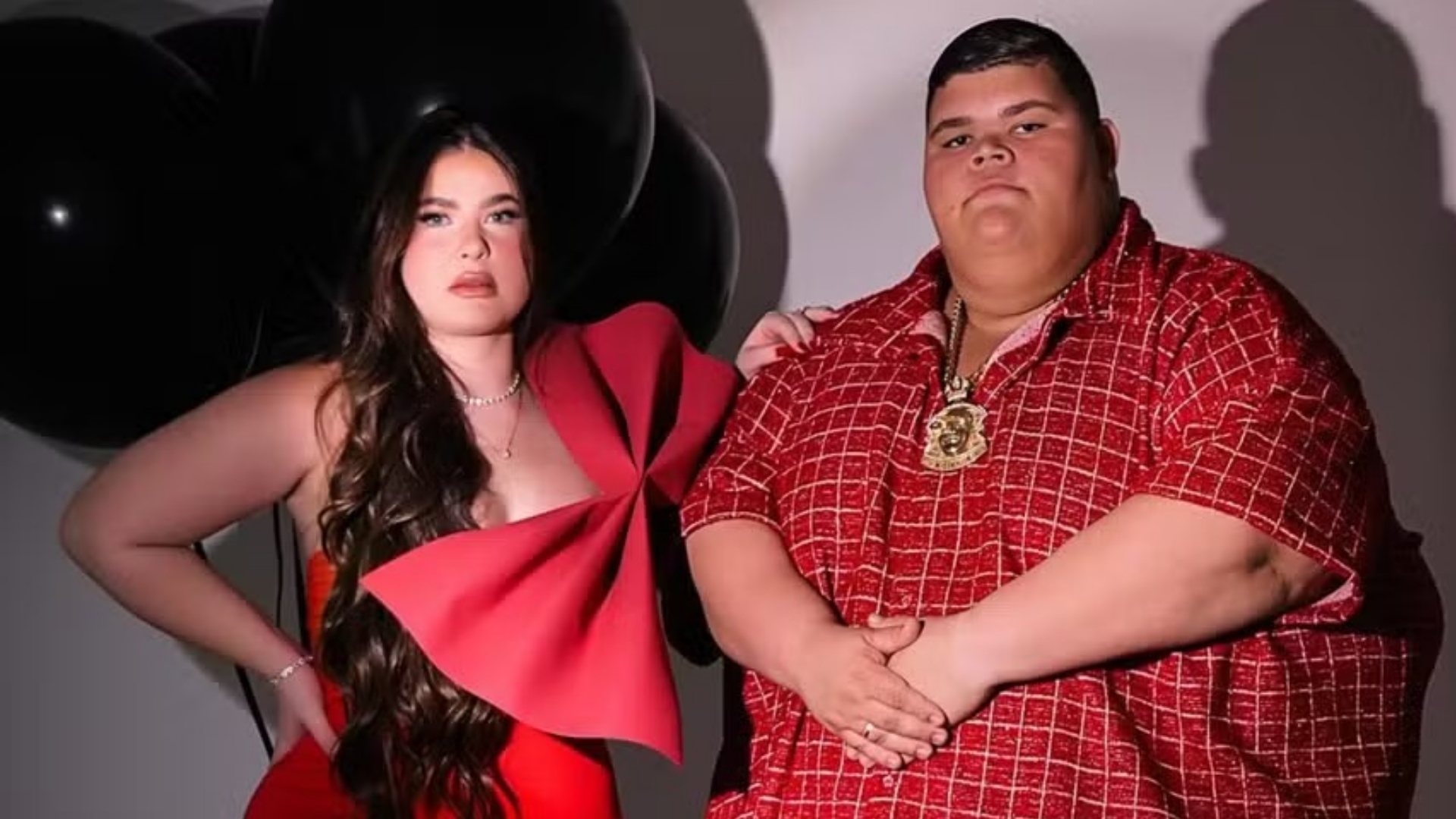 Gordão da XJ ao lado de Nicolle Caroline (Créditos: Reprodução)